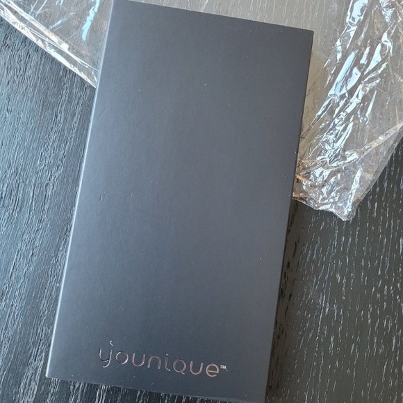 MOODSTRUCK pressed shadow 8 slot Palette only (No colors included) - Picture 5 of 6